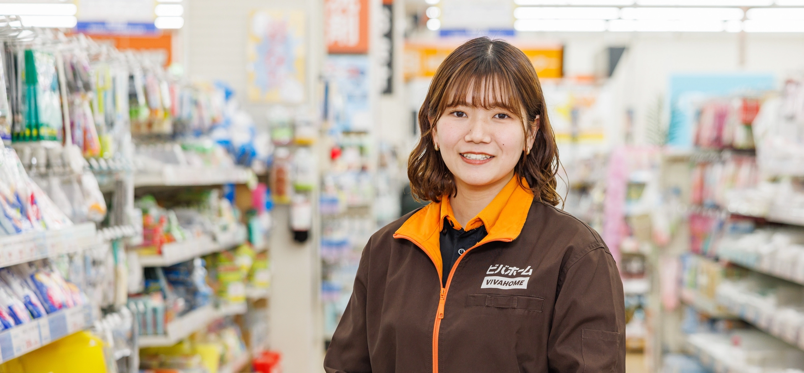 日用品部門Mさんの、正面笑顔の写真